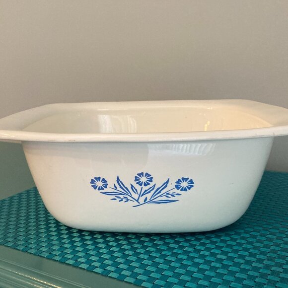 Corning Ware Blue Cornflower 4 Qt Dutch Oven NOS - Picture 2 of 10